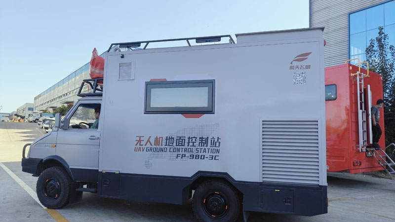 依維柯四驅(qū)指揮車