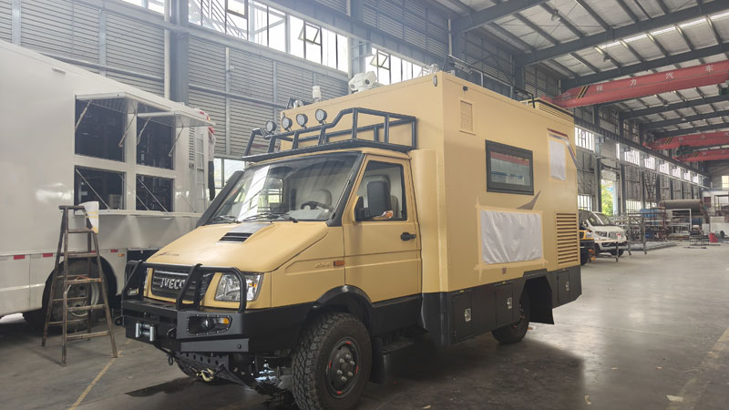 依維柯四驅(qū)指揮車