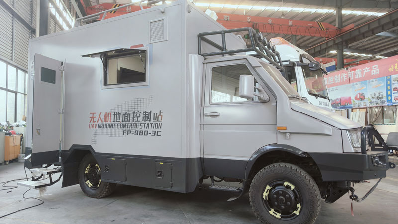 依維柯四驅(qū)指揮車
