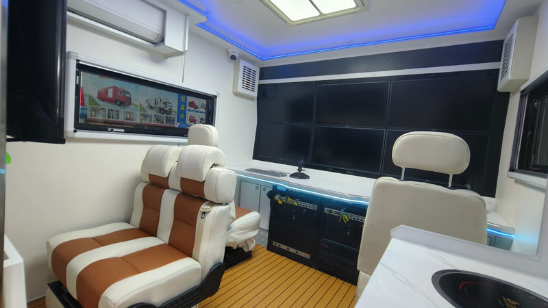 依維柯四驅(qū)指揮車