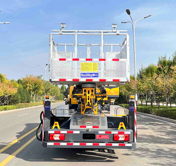 YAD5093XJXJX6抽油機(jī)檢修車(chē)