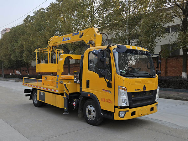 重汽豪沃XLA5040XJXZZ抽油機(jī)檢修車