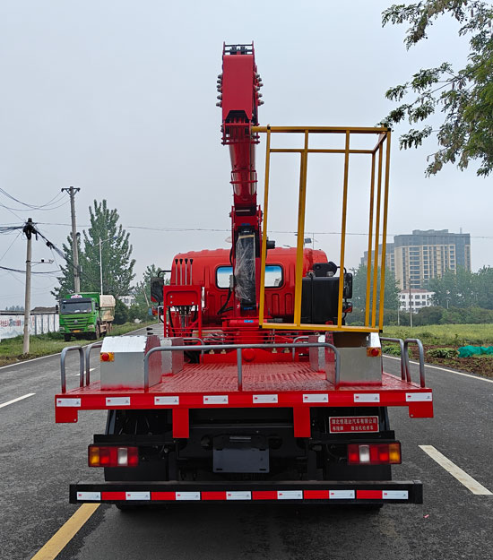 中國重汽豪曼LLL5041XJXZ6抽油機(jī)檢修車