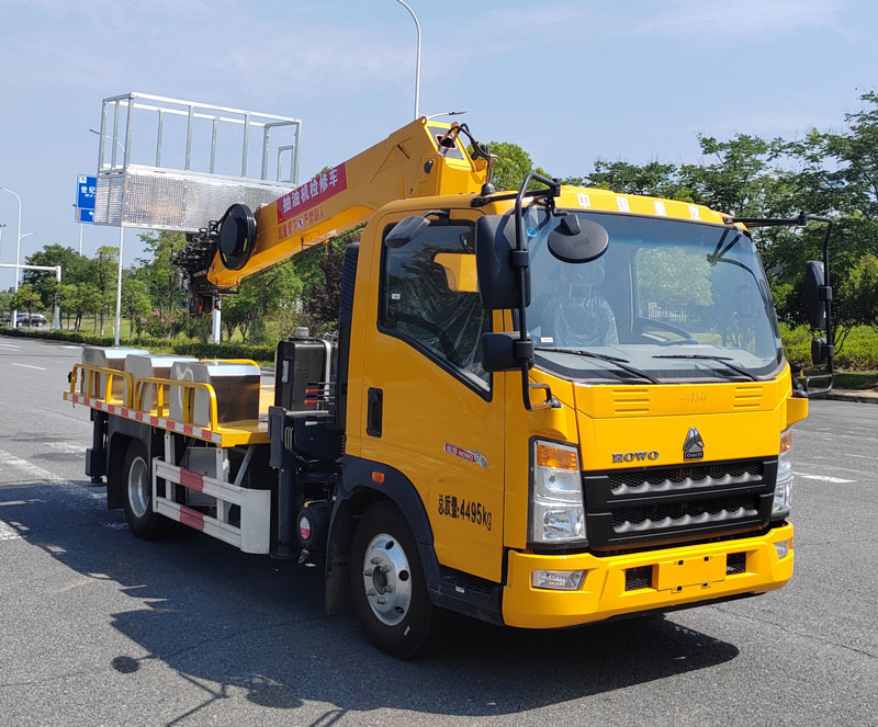 重汽豪沃LLL5040XJXZ6抽油機(jī)檢修車