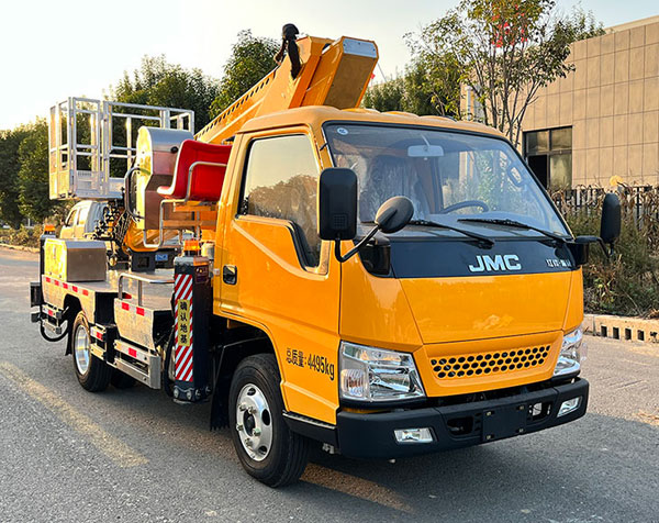 江鈴YAD5041XJXJX6抽油機(jī)檢修車