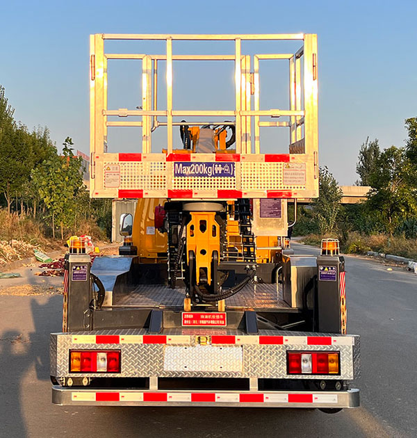 江鈴YAD5041XJXJX6抽油機(jī)檢修車
