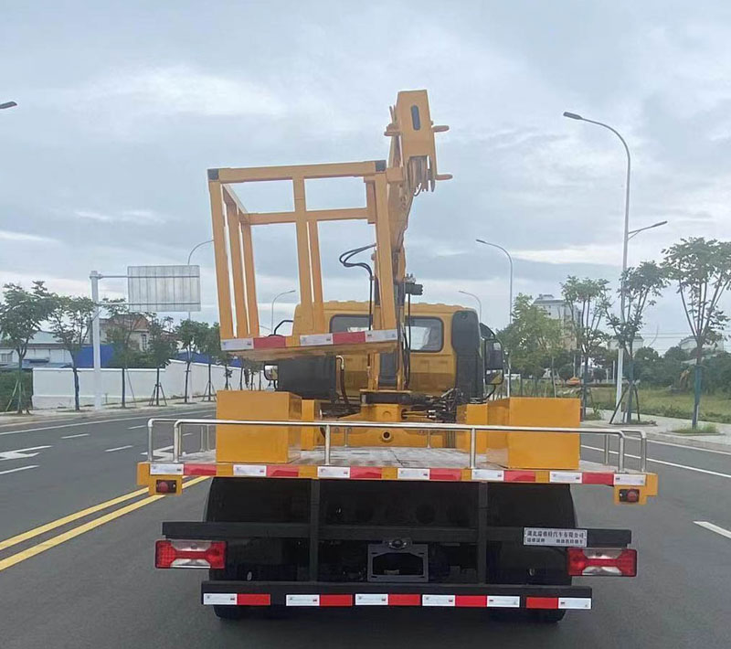 上汽輕卡RRR5043XJXS抽油機(jī)檢修車