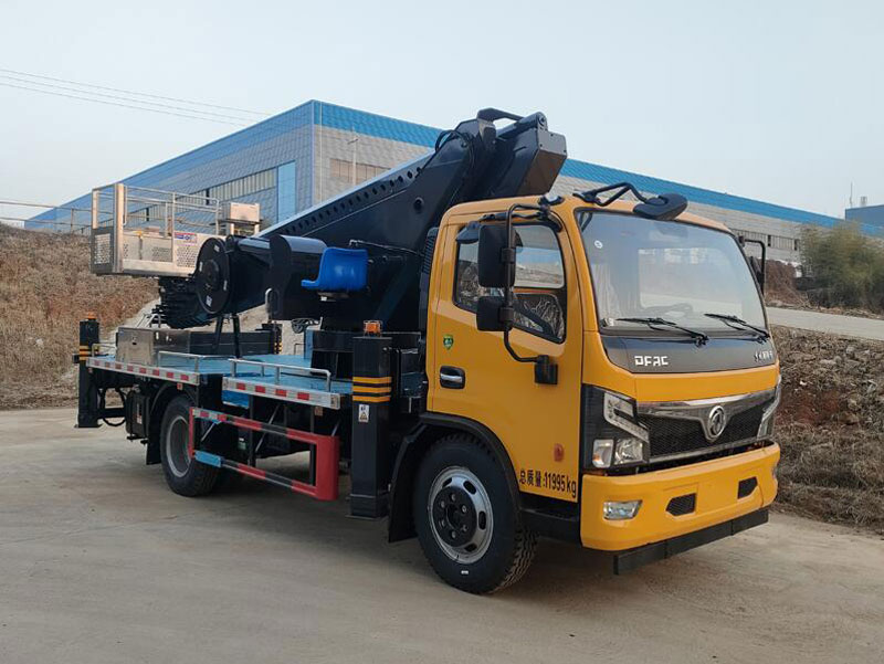 程力東風(fēng)CL5120XJX6ADS抽油機(jī)檢修車