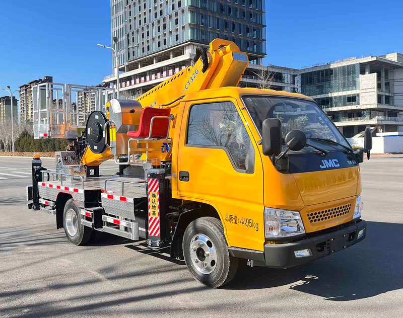 江鈴YAD5045XJXBJ6抽油機(jī)檢修車(chē)