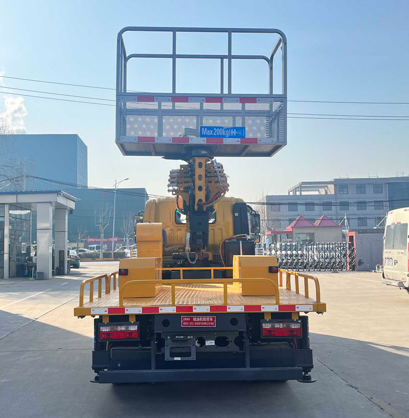 重汽王牌YAD5044XJXCD6抽油機(jī)檢修車