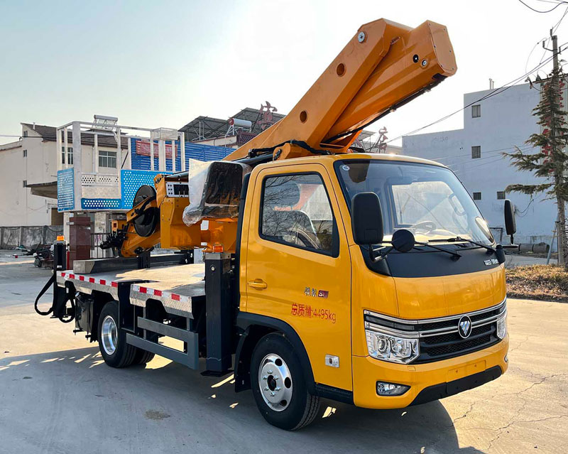 福田領(lǐng)航SDS5040XJXBJ6抽油機(jī)檢修車