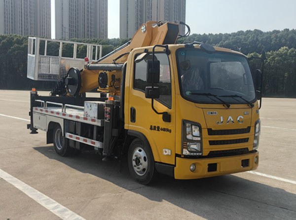 JWD5040XJXHFC6抽油機(jī)檢修車