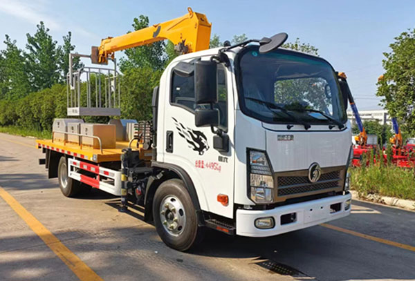 JWD5040XJXCD6抽油機(jī)檢修車