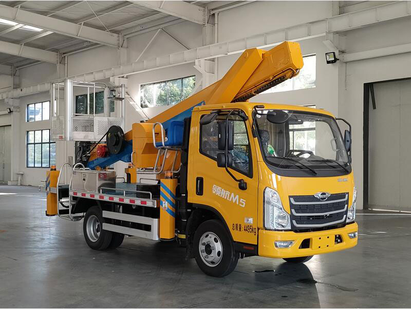 程力福田領(lǐng)航M5-CL5040XJX6AJB抽油機(jī)檢修車