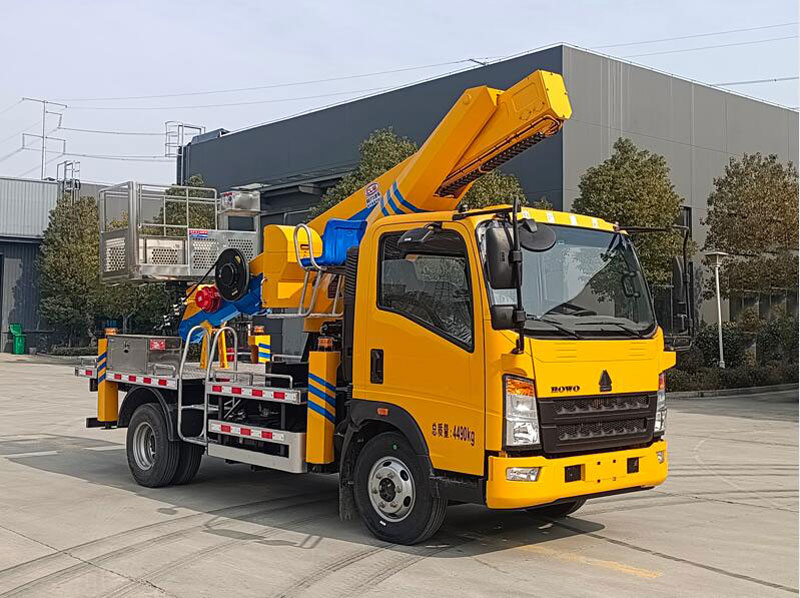 程力重汽豪沃CL5044XJX6ADS抽油機(jī)檢修車