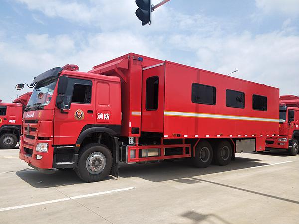 重汽后雙橋宿營車