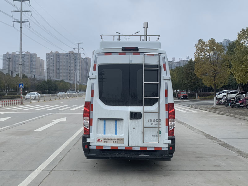 依維柯CLQ5041XJC6NJ環(huán)境檢測車