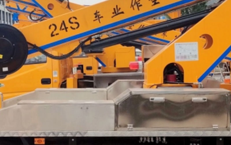 帶電作業(yè)高空作業(yè)車(chē)15-65米