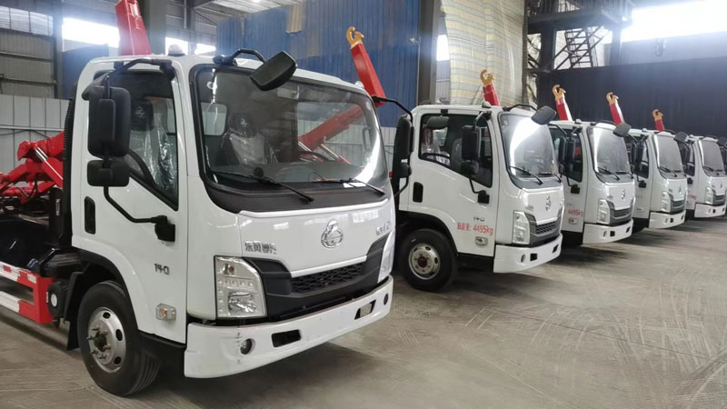 柳汽L2藍牌車廂可卸式垃圾車-確保能上京牌、進三環(huán)、帶免征的勾臂車