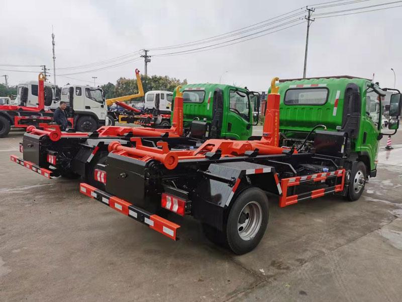 柳汽L2藍牌車廂可卸式垃圾車-確保能上京牌、進三環(huán)、帶免征的勾臂車