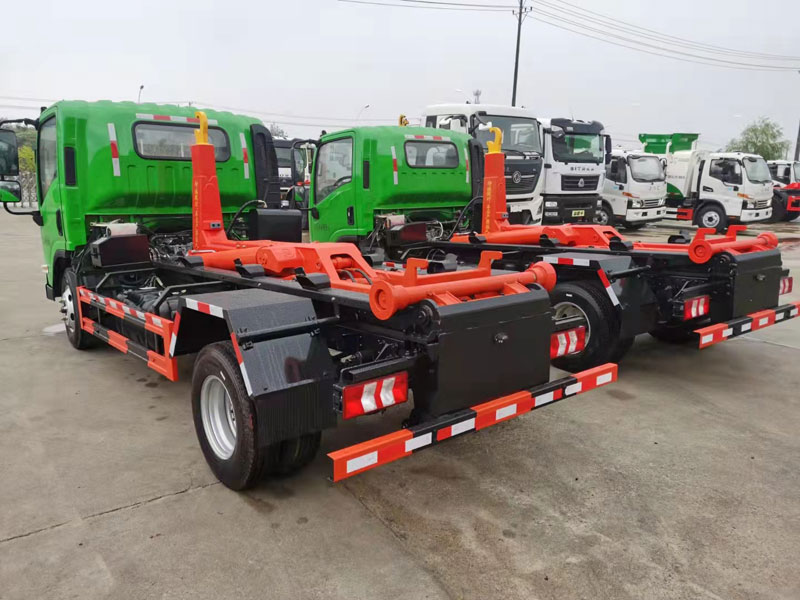 柳汽L2藍牌車廂可卸式垃圾車-確保能上京牌、進三環(huán)、帶免征的勾臂車