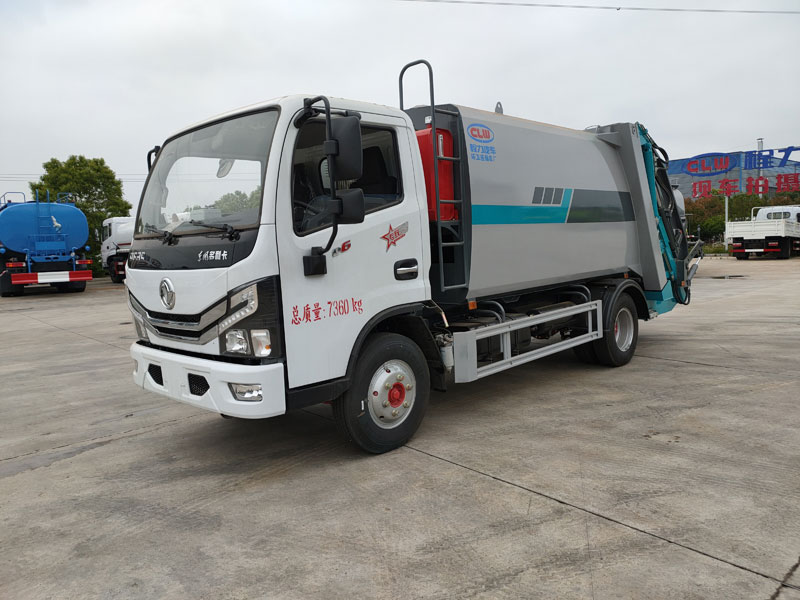 D6東風(fēng)小多利卡7方壓縮式垃圾車