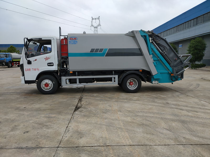 D6東風(fēng)小多利卡7方壓縮式垃圾車