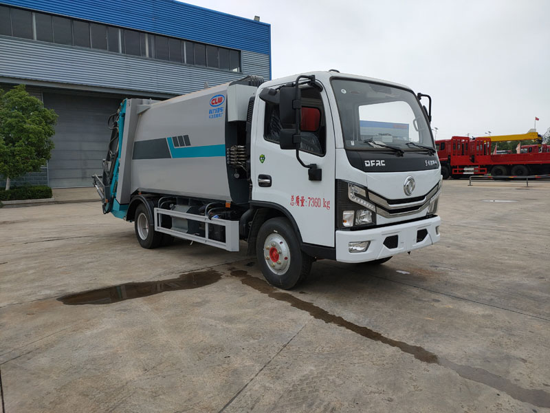 D6東風(fēng)小多利卡7方壓縮式垃圾車