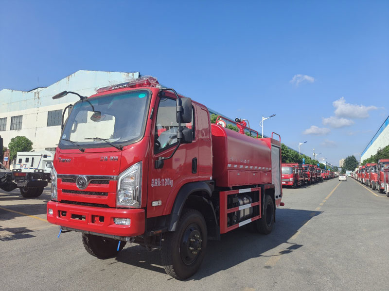 程力三環(huán)四驅(qū)消防灑水車