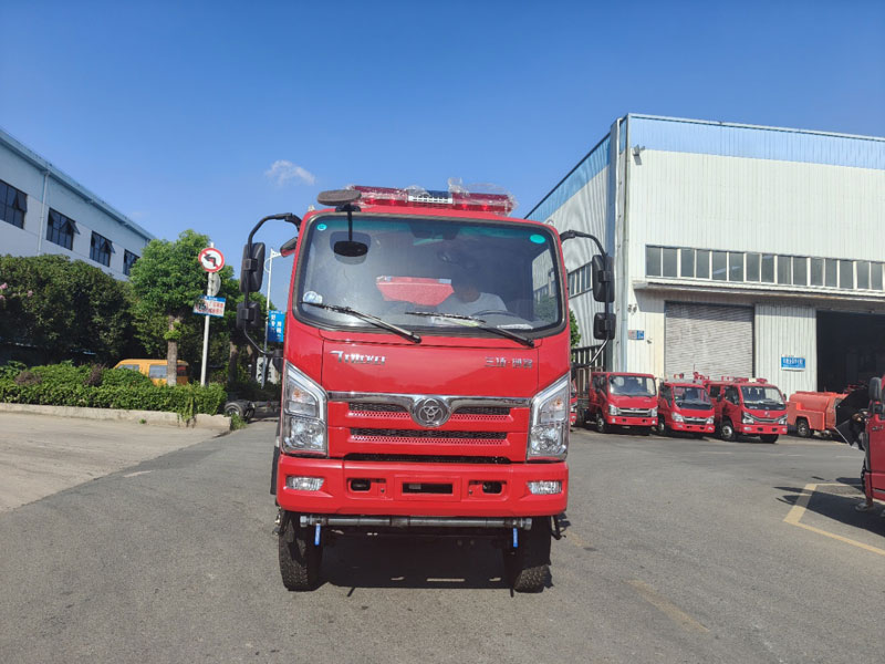程力三環(huán)四驅(qū)消防灑水車