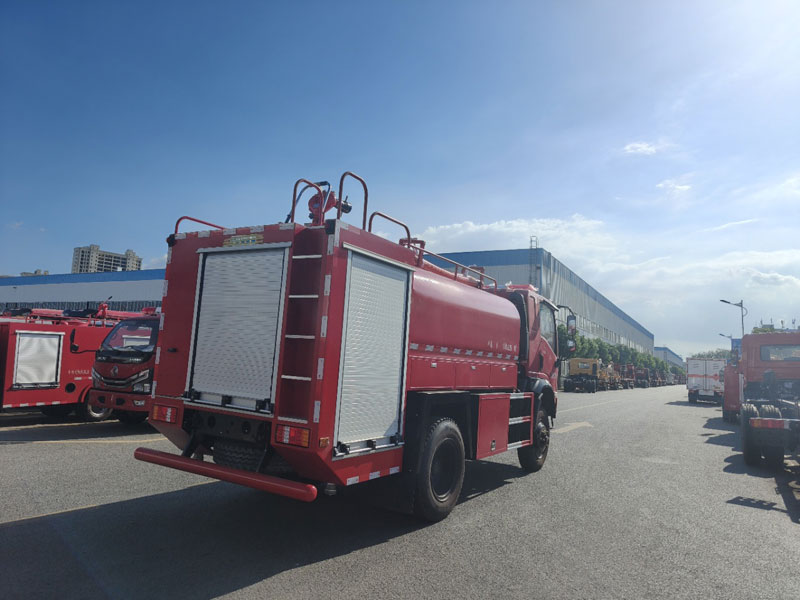 程力三環(huán)四驅(qū)消防灑水車