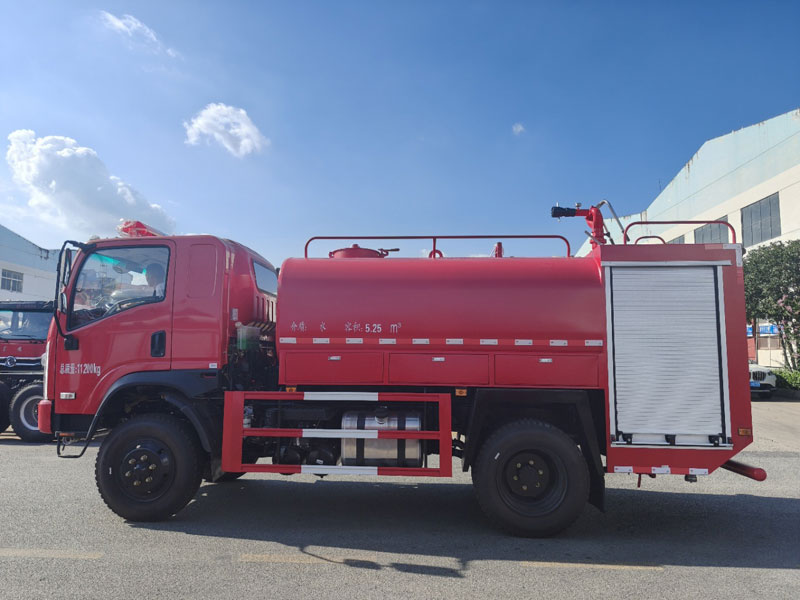 程力三環(huán)四驅(qū)消防灑水車