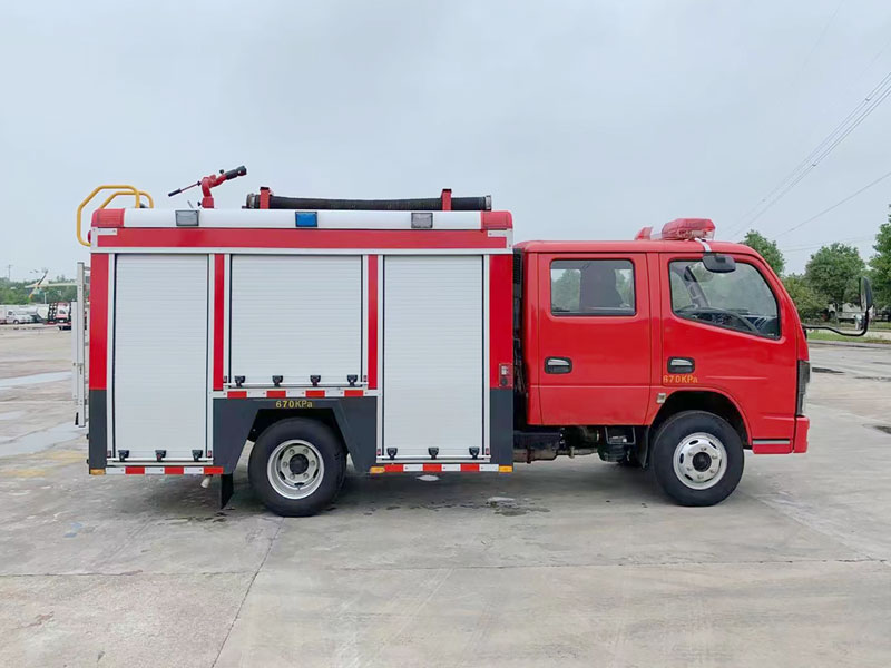 東風(fēng)小多利卡水罐消防車（內(nèi)藏罐）