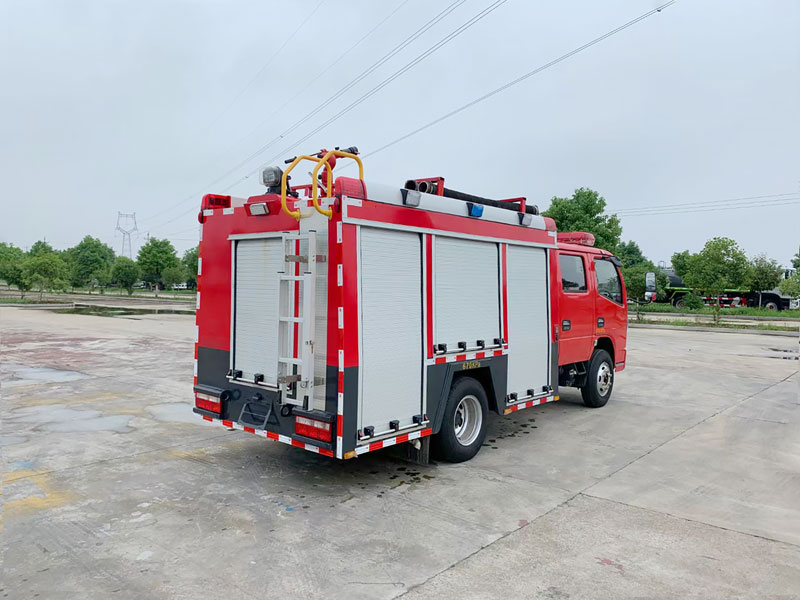 東風(fēng)小多利卡水罐消防車（內(nèi)藏罐）