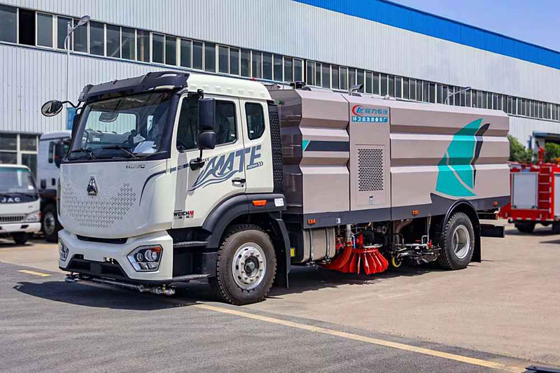 重汽豪沃MATE5100軸距濰柴240馬力-單橋16方洗掃車