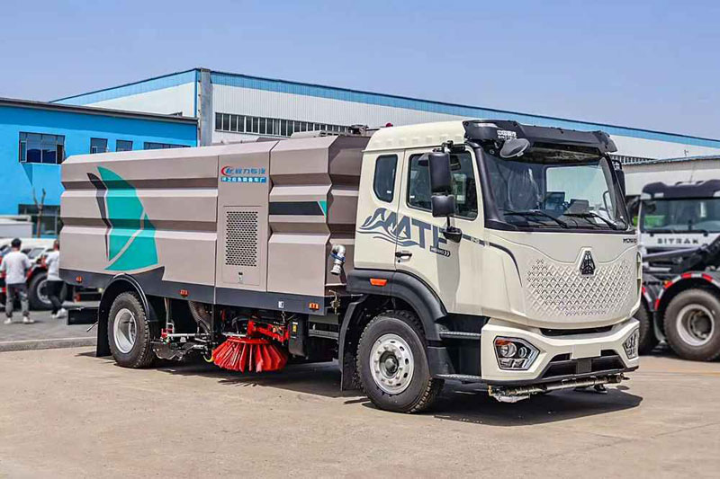 重汽豪沃MATE5100軸距濰柴240馬力-單橋16方洗掃車