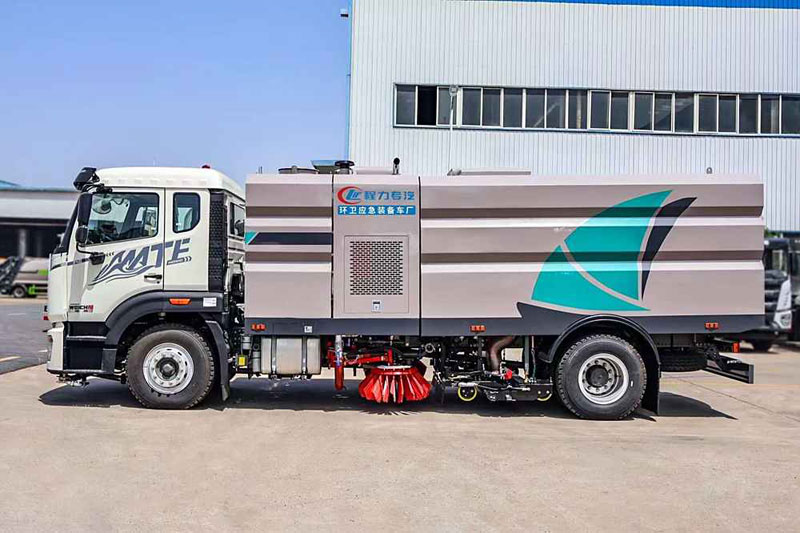 重汽豪沃MATE5100軸距濰柴240馬力-單橋16方洗掃車