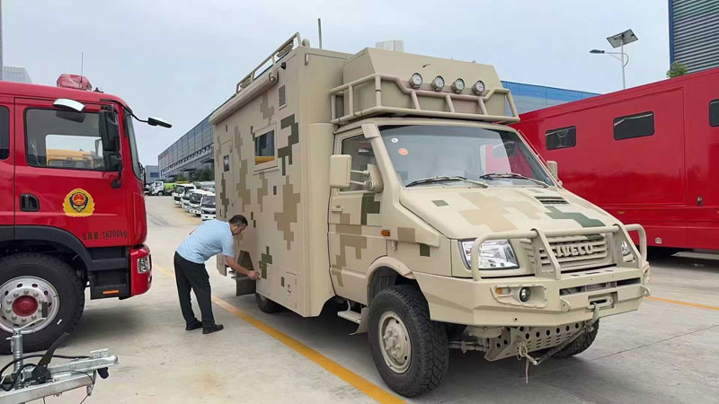 依維柯2045指揮車