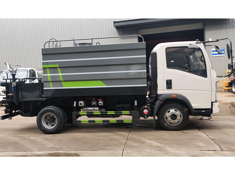 重汽豪沃7方路面養(yǎng)護(hù)車