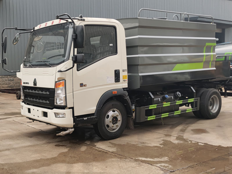 重汽豪沃7方路面養(yǎng)護(hù)車