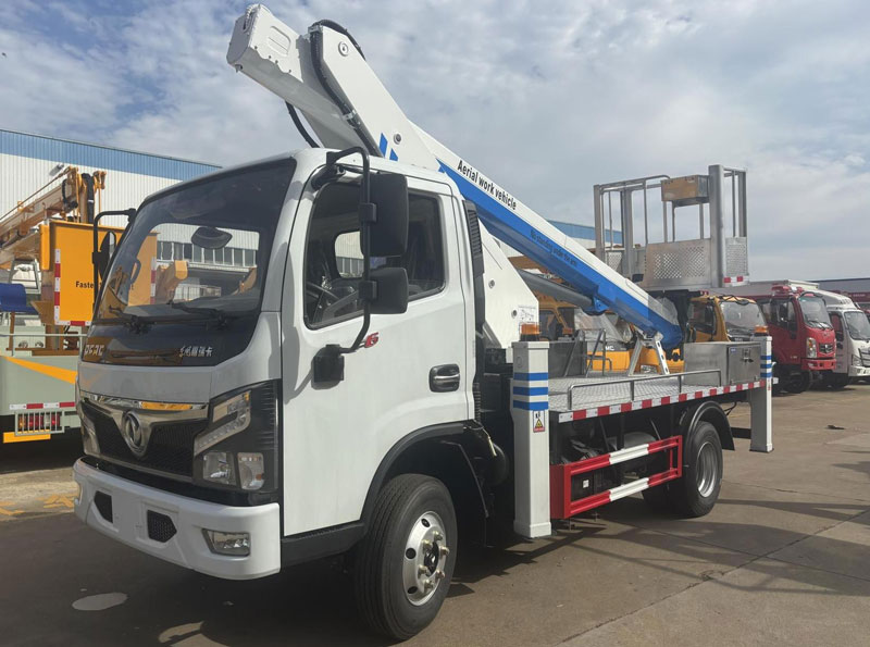 程力華鑫18米東風(fēng)福瑞卡出口直臂高空作業(yè)車