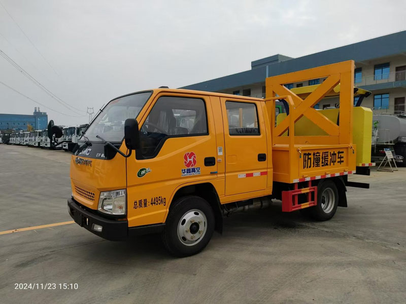 程力華鑫江鈴順威5045一次翻轉(zhuǎn)防撞緩沖車