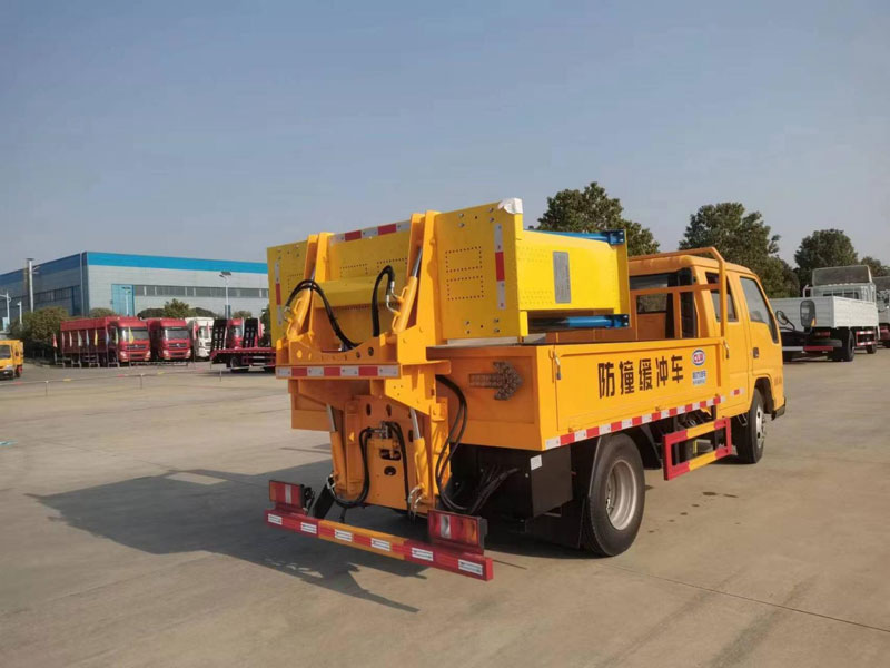 程力華鑫江鈴順達(dá)5041二次翻轉(zhuǎn)防撞緩沖車