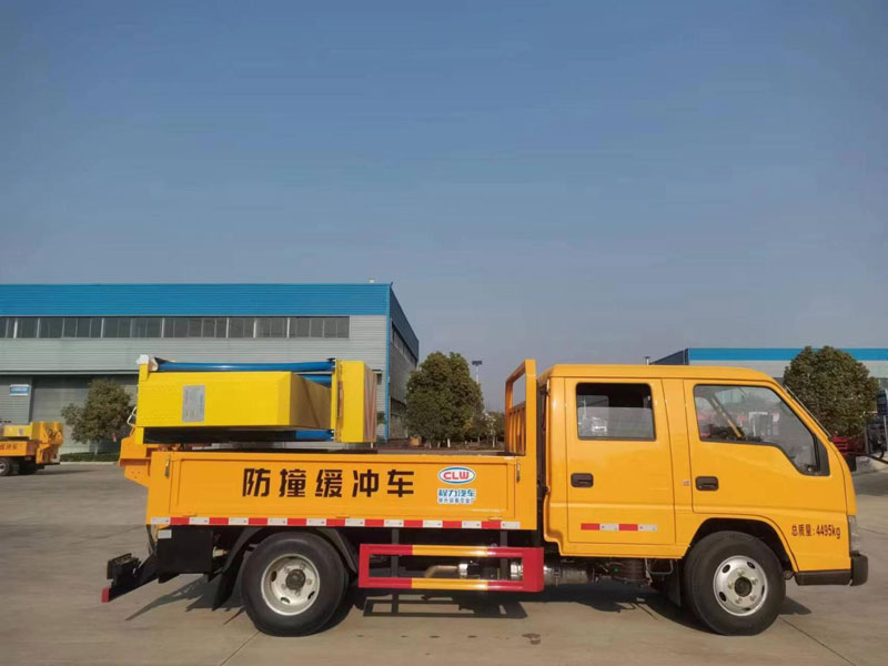 程力華鑫江鈴順達(dá)5041二次翻轉(zhuǎn)防撞緩沖車