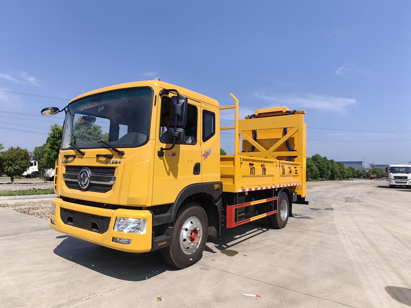程力華鑫東風(fēng)D9一次5100防撞緩沖車