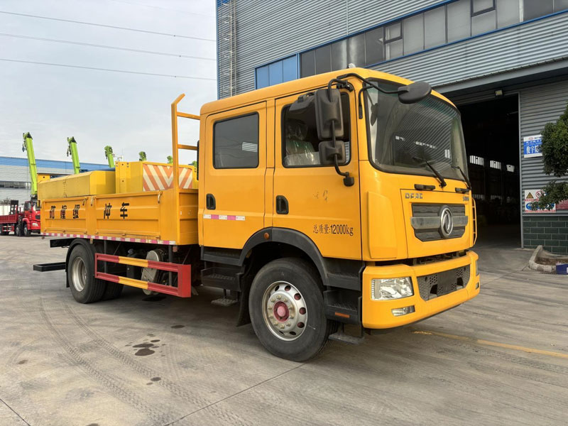 程力華鑫東風(fēng)D9雙排5121防撞緩沖車