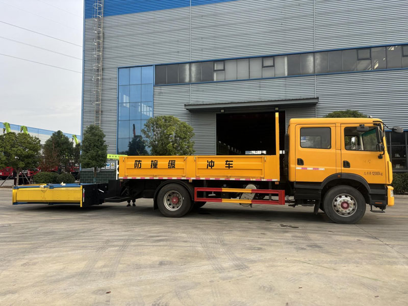 程力華鑫東風(fēng)D9雙排5121防撞緩沖車