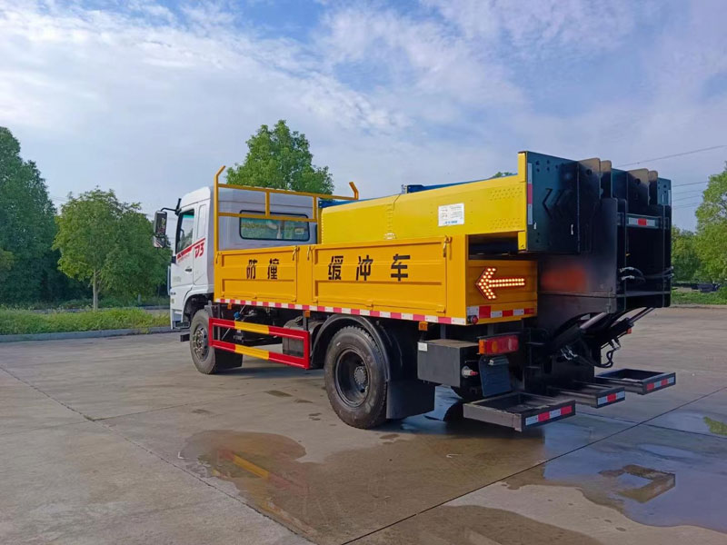 程力華鑫東風(fēng)D3二次5120防撞緩沖車