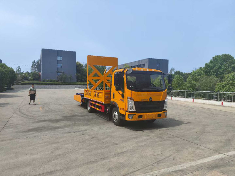 程力華鑫重汽藍牌100K防撞緩沖車