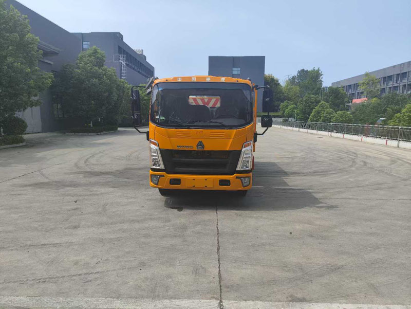 程力華鑫重汽藍牌100K防撞緩沖車
